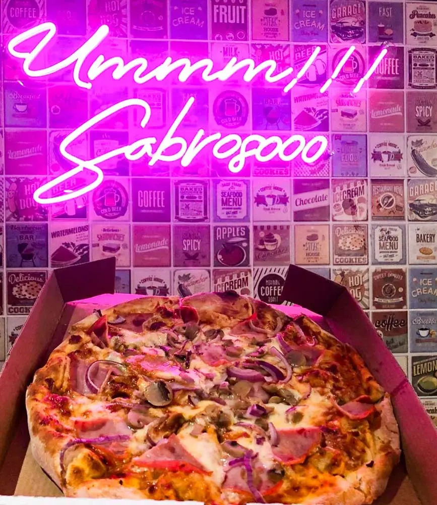 Pizza and neon at Andilini pizzeria in Playa Palmera